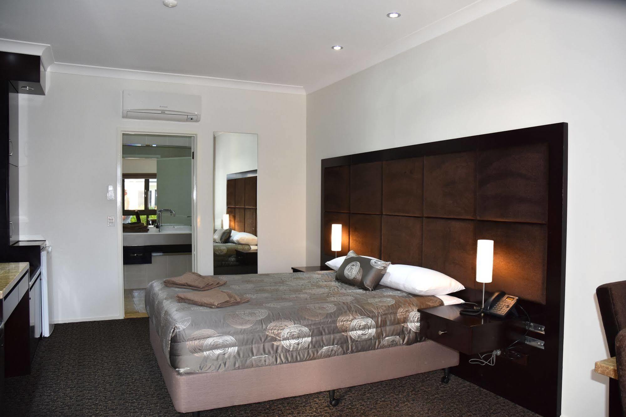 Western Downs Motor Inn Miles Ngoại thất bức ảnh